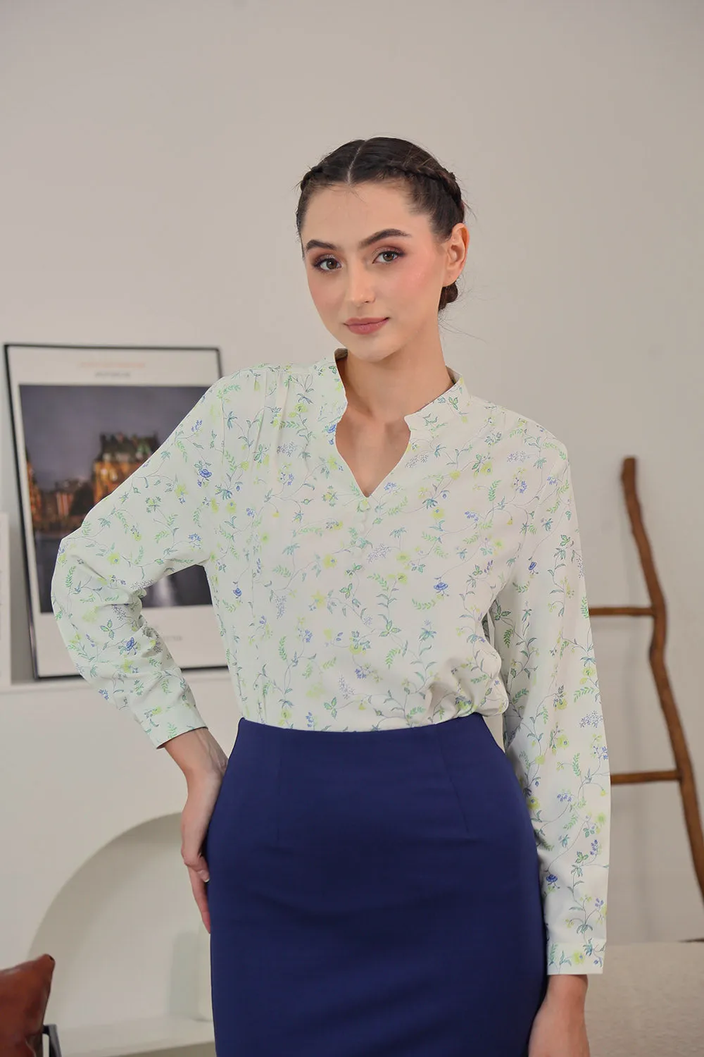 Erinn Mandarin Collar Floral Blouse in Ivory Bloom